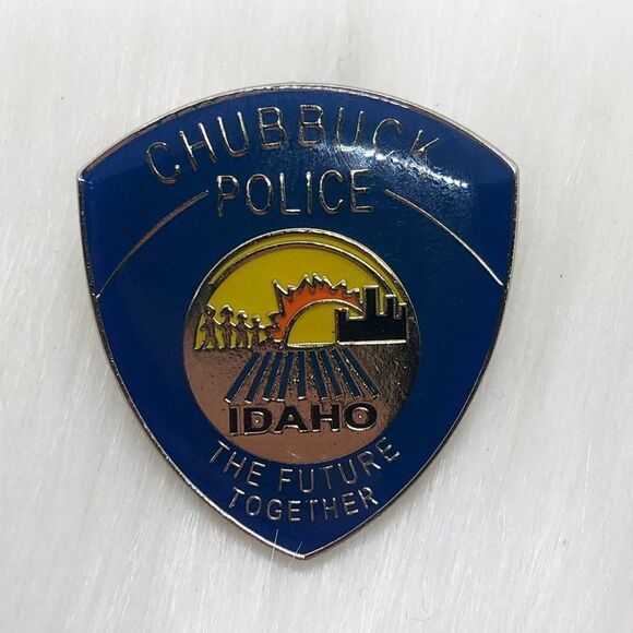 🔮‎ 5/$25 Vintage Chubbuck Idaho Police Pin - Picture 1 of 3